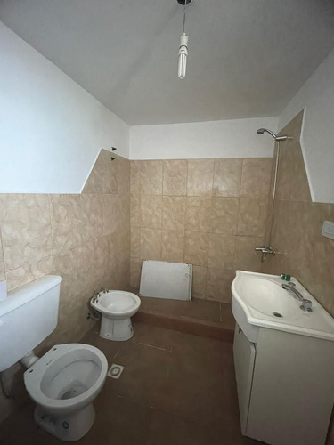 Casa En Venta - 2 Dormitorios 1 Baño - Cochera - 330mts2 - El Bolsón, Río Negro