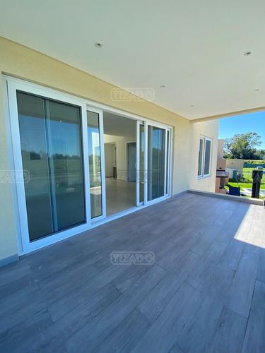 Casa En Venta En Santa Elena, Pilar Del Este, Pilar