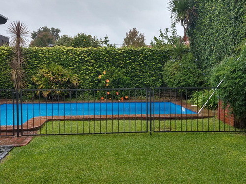 Imagen 22 de 25 de Casa Con Cuatro Dormitorios, Jardin Y Piscina.
