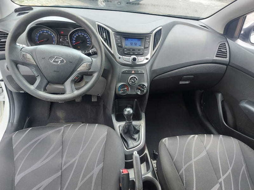 Imagem 10 de 11 de Hyundai Hb20s 1.0 M Comfort 2014