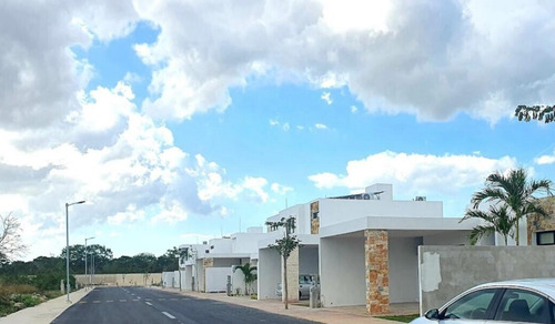 Terreno En Venta En Privada Con Amenidades En Cholul