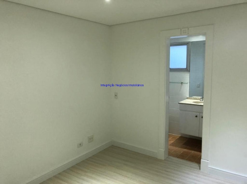 Imagem 21 de 30 de Apartamento 195m², 04 Dormitórios (sendo 02 Suítes), 03 Banheiros E 03 Vagas Na Garagem. Condomínio Com Portaria, Segurança 24hrs. Piscina, Salão - 21061612 - 69669524