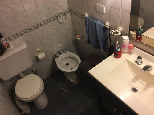 Casa De Seis Ambientes Con Local Abajo