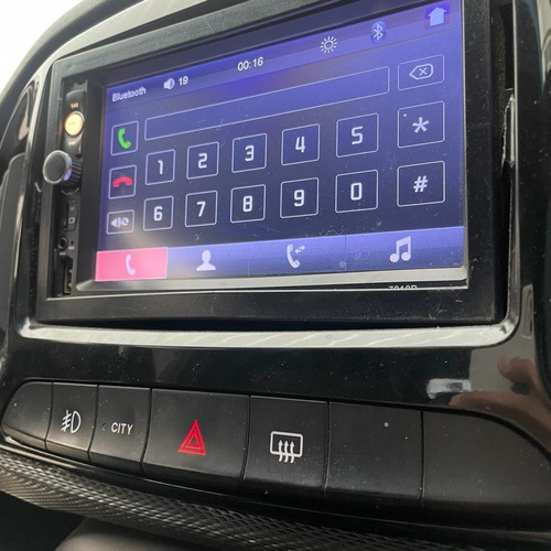 Imagem 4 de 13 de Fiat Uno Sporting 1.4 8v Flex 2016