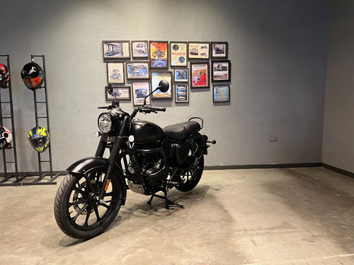 Royal Enfield Classic 350 Stealth Black