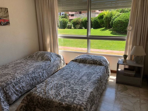 Venta De Apartamento 3 Dormitorios En Playa Mansa