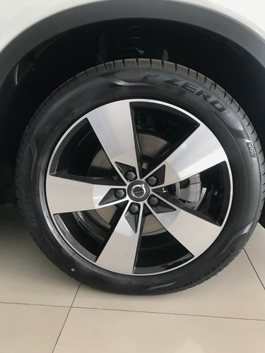 Volvo XC40 2.0t T4 Momentum Fwd