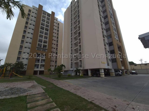 Gisselle Lobo Vende Moderno Y Remodelado Apartamento Al Oeste De Barquisimeto, - 2 4 2 4 0 4 1- Espectacular Y Moderna Cocina, Vista Panoramica, Vigilancia 24/7, Piso De Porcelanato, Cerca A Colegios.