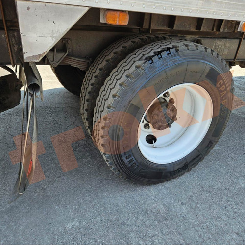 International 4300 Modelo 2013