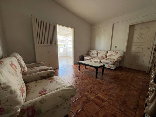 Casa Con Piscina Urbanización Andrés Bello Maracay