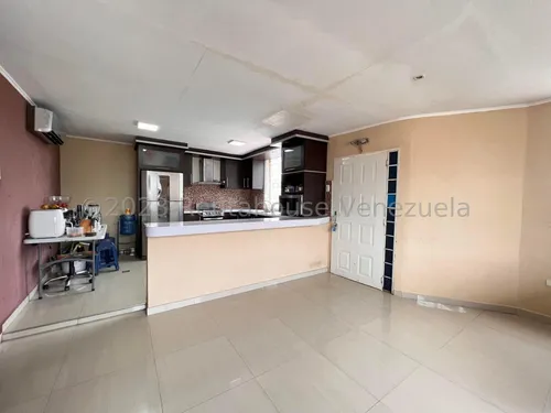 Casa En Venta Urbanizacion Bermudez Maracay, Seguridad, Vigilancia 24hrs, Lista Para Negociar! Rah 24-28808