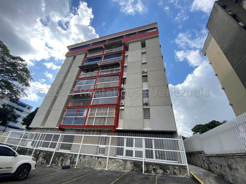 Bello Y Remodelado Apartamento En Venta Cumbres De Curumo Caracas 24-12377