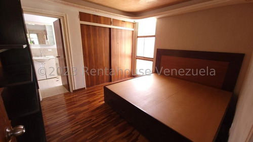 Apartamento En Venta. Montalban Ii. 24-10011