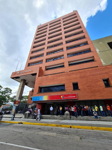 Imagen 1 de 9 de Oficina En Venta En Av Bolivar Liseth Varela 0414-4183728