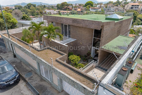 Estupenda Casa En Venta Con Bella Vista En Cumbres De Curumo