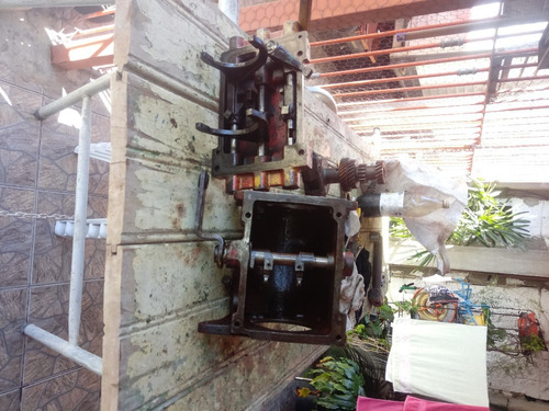 Carcaça Do Cambia E A Tampa Marcha Na Coluna F75 Ou Rural