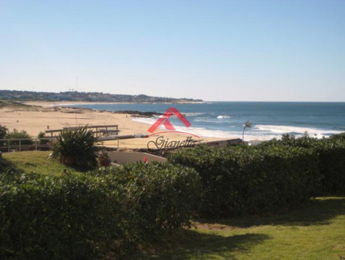 A Pasos Del Mar- Ref: 1006