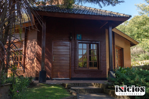 Casa Sola En Lote: Salta Nº 185 - San Rafael. Mar De Ajó - C665