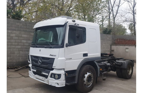 Imagen 6 de 15 de Mercedes Benz 1725 Tractor Corto C/plato. Año 2016