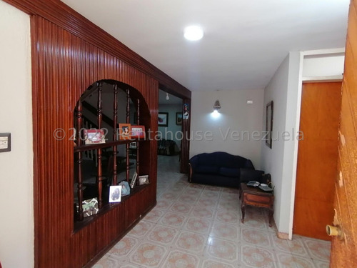 En Venta, Quinta Con 525 M2 De Terreno, Urb Los Libertadores, Barquisimeto. Coflex 255575 - #// Monica C., Ofertas Limitadas, Inversion Inteligente/*#