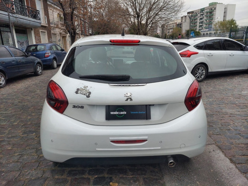 Imagen 4 de 17 de Peugeot 208 Feline 1.6 Mt 5 Ptas. / Nafta / 2016