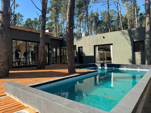 Casa En Venta 4 Ambientes, A Estrenar - Villa Robles - Pinamar