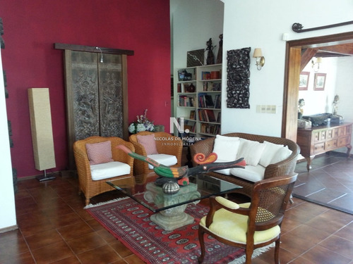 Gran Casa Ubicada En La Zona Del Golf, Punta Del Este.- Ref: 2157