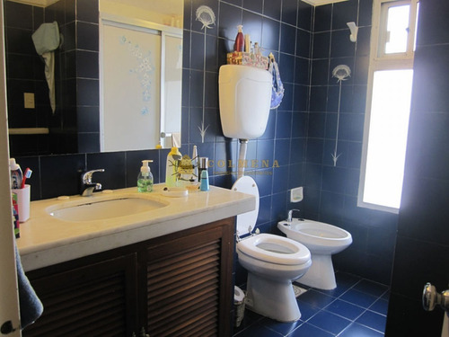 Apartamento En Muy Buena Ubicacion, De 2 Dor, 2 Baños Con Balcon Con Parrillero Con Linda Vista. Consulte!!!!!!!!- Ref: 1991
