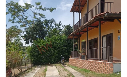 A Pocos Minutos Del Centro De Melgar,  El Lugar Perfecto Para Relajarse Y Disfrutar De La Vida Al Aire Libre.