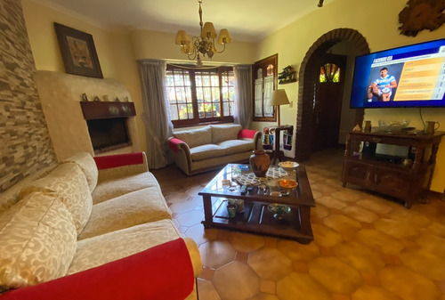 Venta Casa Hurlingham Iglesia 4 Dorm Jardín Quincho Pileta