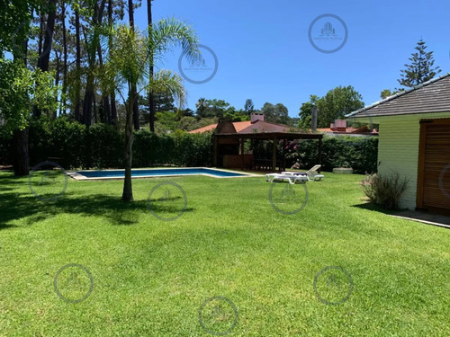 Alquiler Temporario De Casa De Tres Dormitorios Con Piscina En Barrio Lugano A Pasos De Punta Shopping, Punta Del Este