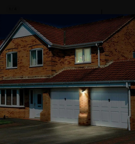 Par De Mini Lámparas Solares Con Sensor De Presencia Luceco Color Negro