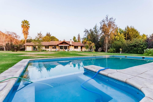 Casa En Arriendo De 4 Dorm. En Colina