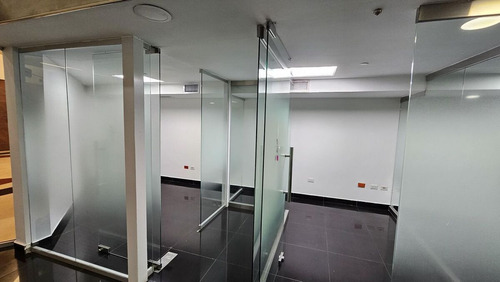Local En Alquiler En 1er Nivel De Plaza Comercial En Naco, Santo Domingo, 275m2