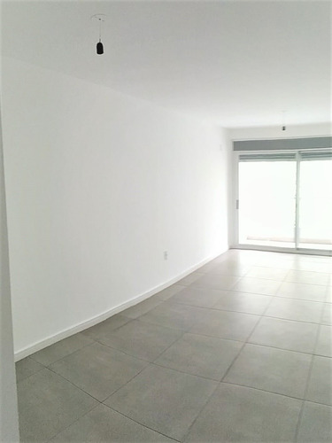 Imagen 3 de 11 de Apartamento 2 Dormitorios, Balcón, Terraza Lavadero, Centro.