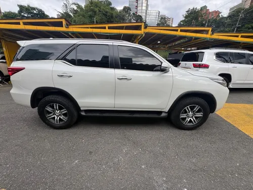Toyota Fortuner 2.7 Srv