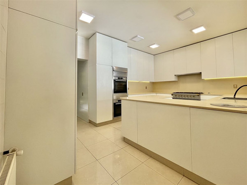 Gran Parque Nueva Costanera, Residencia Embajador Vitacura
