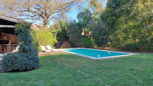 Venta- Casa Enorme Con Jardín Y Pileta, Hurlingham