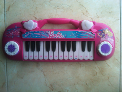 Imagen 1 de 1 de Piano Teclado Barbie Con Detalle Ver