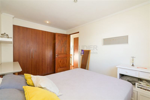 Casa En Venta De 5 Dorm. En Las Condes
