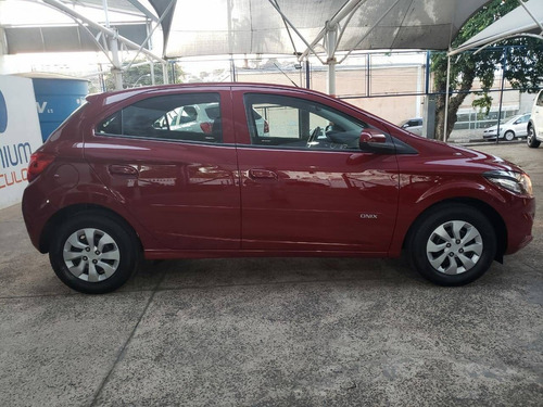 Imagem 2 de 12 de Chevrolet Onix 1.0 Mpfi Lt 8v Flex 4p Manual