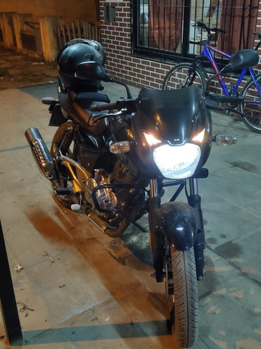 Imagen 3 de 13 de Bajaj Rouser 180