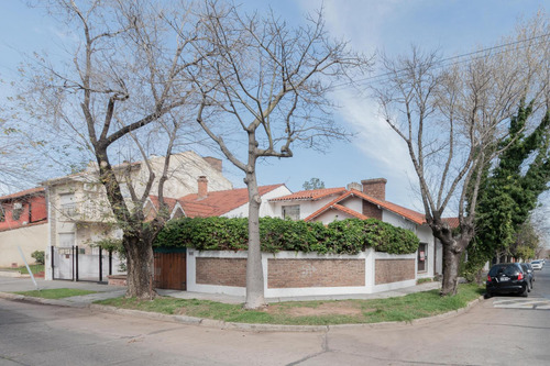 Olivos Golf - Gutierrez 2900 - Casa De 4 Amb. Con Jardín Y Pileta