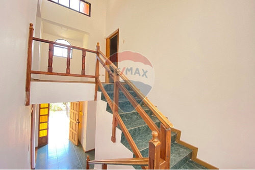 Casa En Jardines Del Sur Con Local Comercial