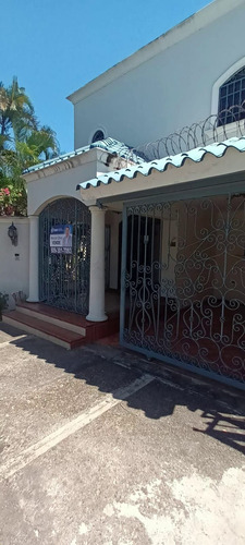 Casa De Esquina En La Castellana En Venta
