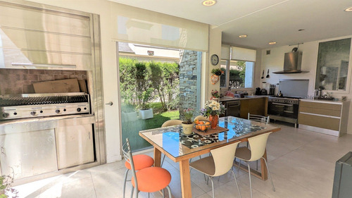 Imagen 6 de 14 de Casa En Venta En Saint Thomas Este, Canning