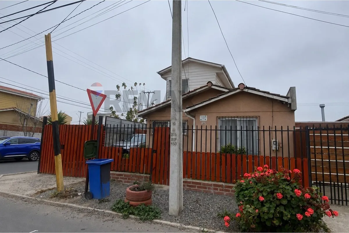 Imagen 1 de 16 de Casa Esquina En La Ciudad De Quillota