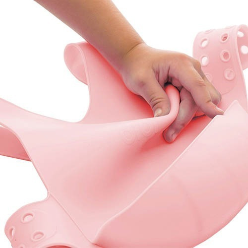 Imagen 2 de 6 de Babero Silicona Bolsillo Contenedor Minikoioi Flexi Bib Color Pinky Pink