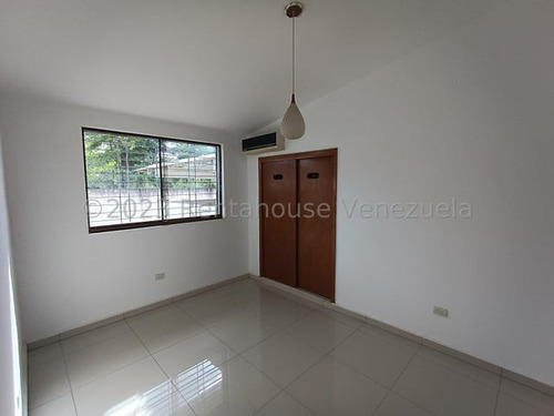 Casa En Venta En Colinas De Guataparo Valencia Mm Carabobo Con Patio Jardin Vigilancia Y Agua De Manantial