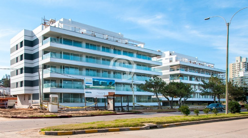 Apartamento 2 Dormitorios, Punta Del Este, Playa Mansa, Venta- Ref: 4358